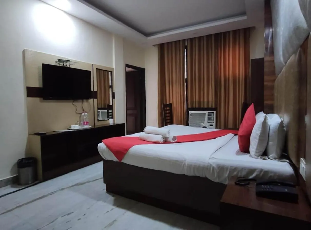 Hotel Clayton Near Igi Airport Delhi Inde