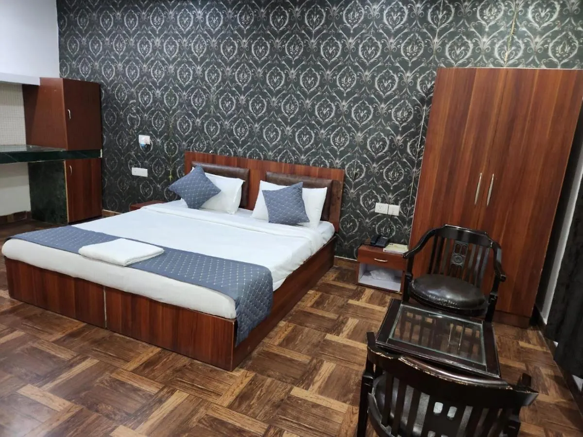 Hotel Clayton Near Igi Airport Delhi Inde