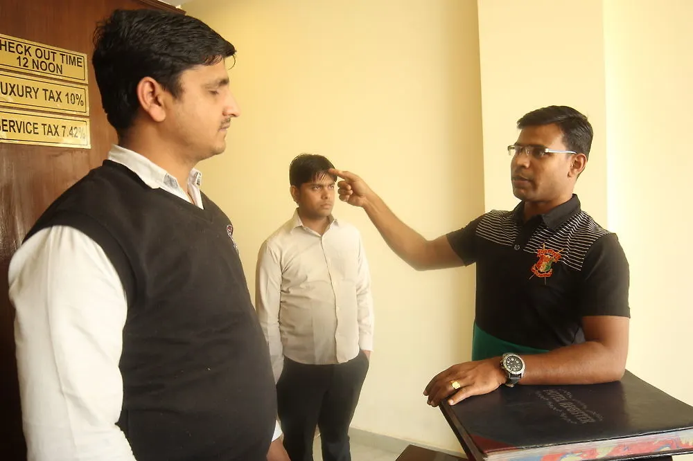 Hotel Clayton Near Igi Airport Delhi 3*, New Delhi