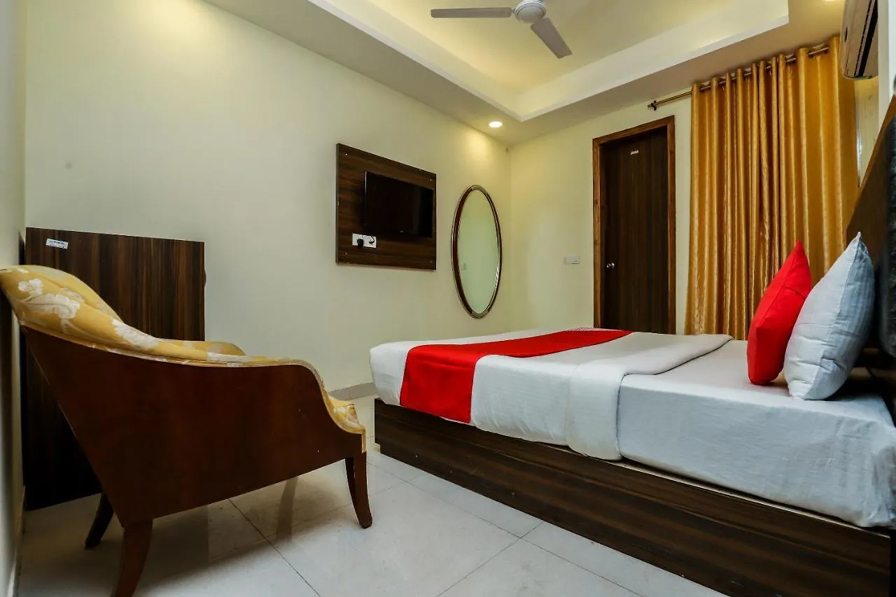 Hotel Clayton Near Igi Airport Delhi 3*, New Delhi